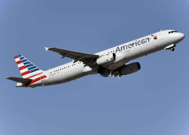 Airbus A321 (N546UW)