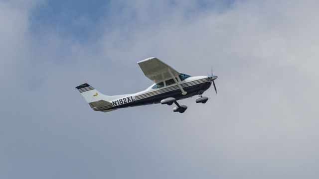 Cessna Skylane (N182XL) - Departing 13Rbr /6/29/17