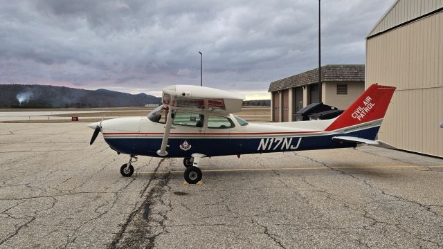 Cessna Skyhawk (N17NJ)