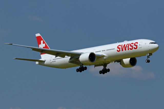 BOEING 777-300 (HB-JNC)