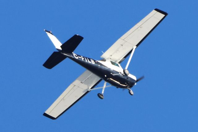 Cessna 152 (C-FILB) - C-FILB Cessna 152 Cargair Ltee Survolant le fleuve St-Laurent QC. à Lavaltrie le 05-02-2024 à 14:30
