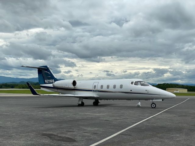 Learjet 55 (N211GS)