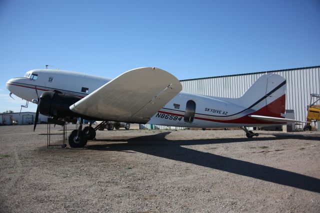 Douglas DC-3 (N86584)