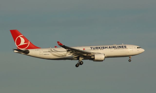 Airbus A330-200 (TC-JNB)