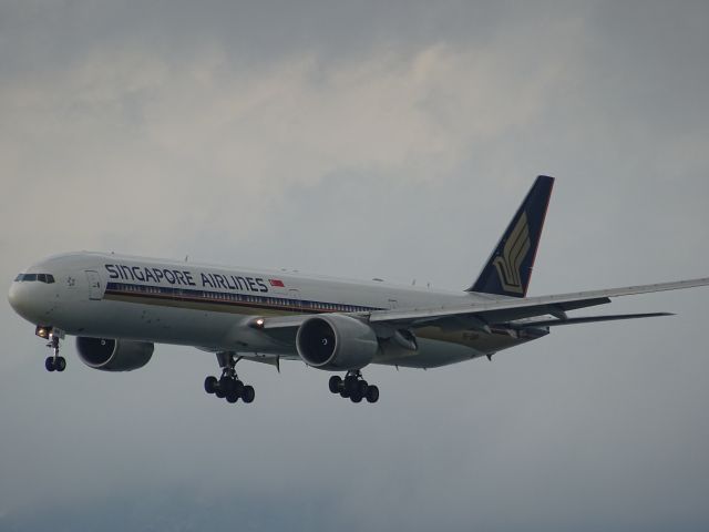 BOEING 777-300ER (9V-SWP)