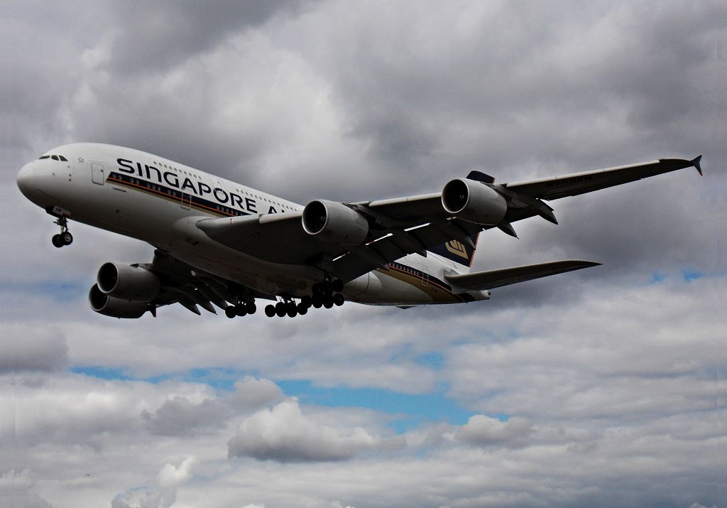 Airbus A380-800 (9V-SKM)