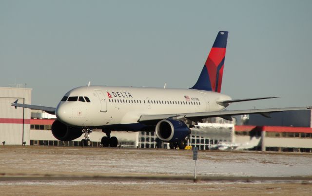 Airbus A319 (N329NB)