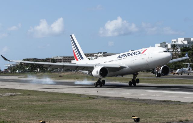 Airbus A330-200 (F-GZCB)