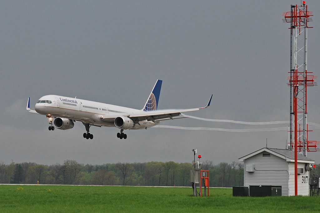 BOEING 757-300 (N77871)