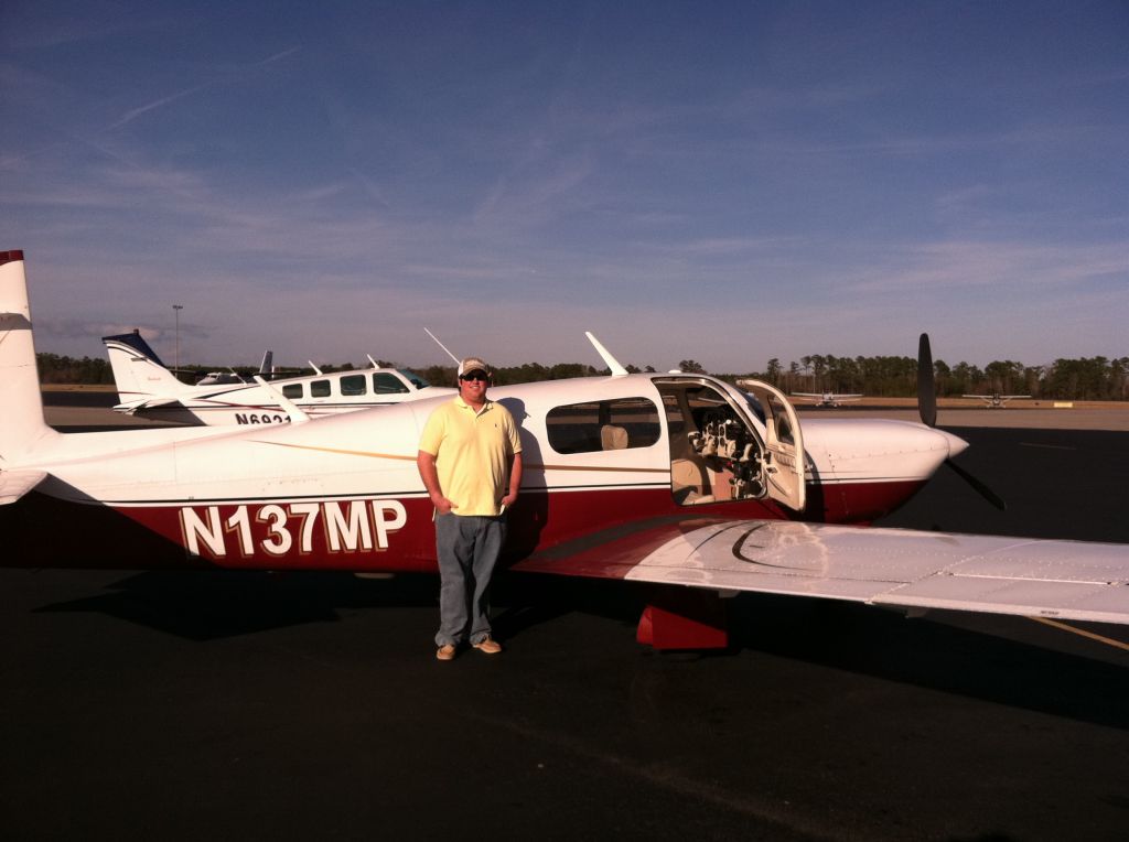 Mooney M-20 (N137MP) - pre flight check