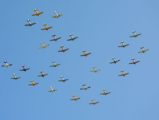 North American T-6 Texan (C-FHWX) - OSH18. 25 JUL 2018.