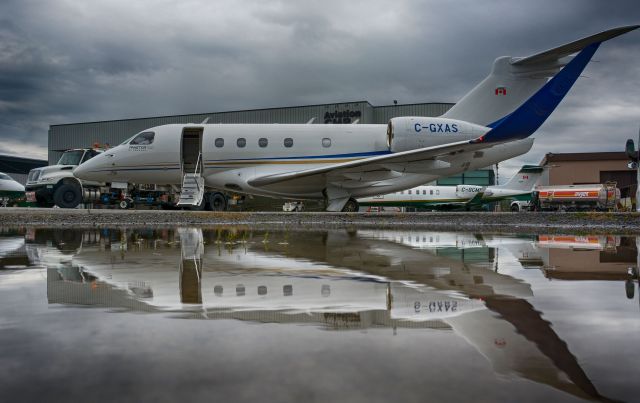 Embraer Legacy 450 (C-GXAS)