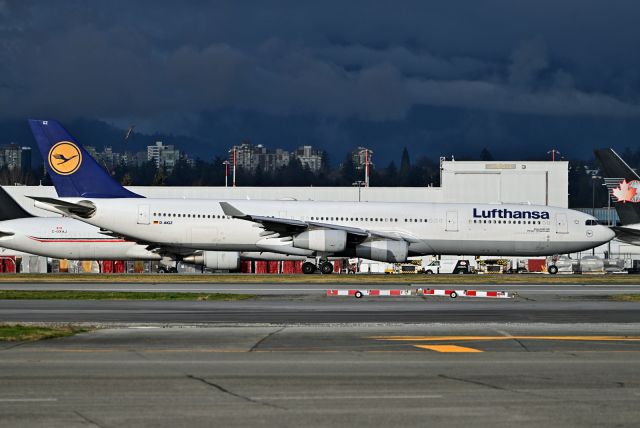 Airbus A340-300 (D-AIGZ)