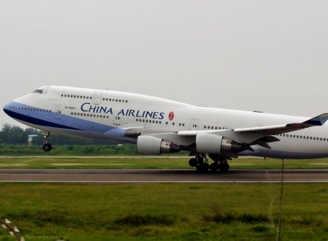 Boeing 747-400 (B-18251)