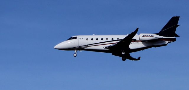 IAI Gulfstream G200 (N682RV) - About to touch down is this 2006 Israeli Aircraft Industry Gulfstream 200 Galaxy in the Autumn of 2024.
