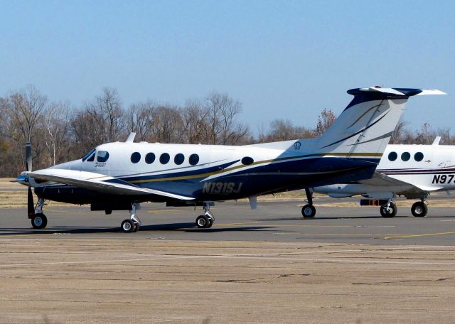 Beechcraft Super King Air 200 (N131SJ) - At Downtown Shreveport. 1976 Beech 200