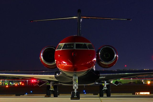 Bombardier Global 5000 (N247WE)