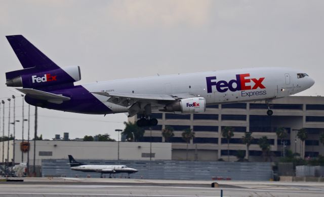 McDonnell Douglas DC-10 (N303FE)