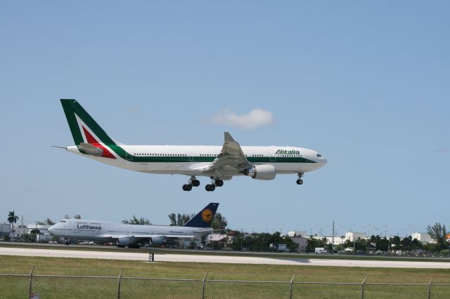 Airbus A330-300 (EI-EJG)