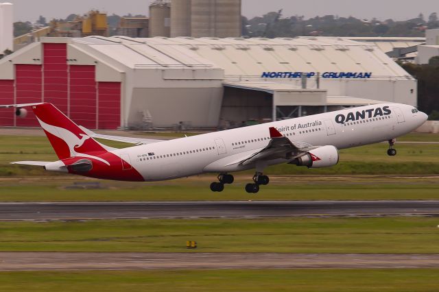 Airbus A330-300 (VH-QPB)