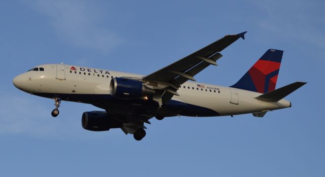 Airbus A319 (N341NB)