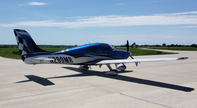 Cirrus SR-22 (N299MR)