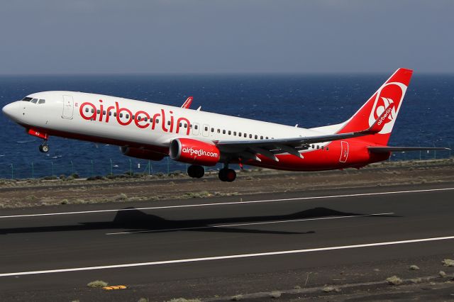 Boeing 737-800 (D-ABKO)