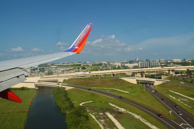 Boeing 737-700 (N387SW) - landing at TPA on a southwest flight from Bradley