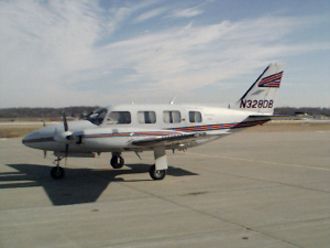 Piper Navajo (N328DB)