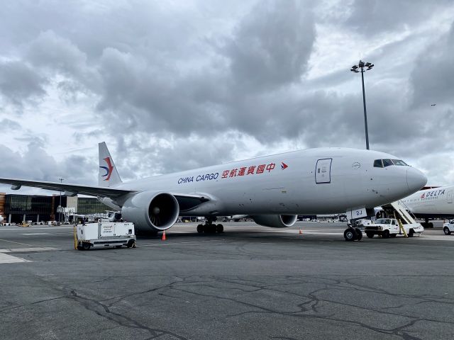 BOEING 777-200LR (B-222J) - Welcome to North Cargo