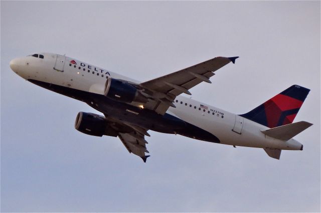 Airbus A319 (N337NB)