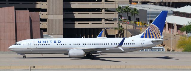 Boeing 737-900 (N66828)