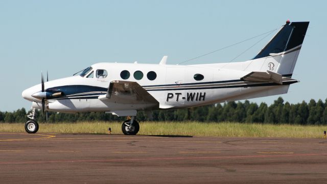 Beechcraft King Air 90 (PT-WIH)