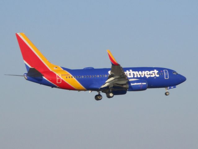 Boeing 737-700 (N564WN) - Southwest flight 2199 arriving from Oakland, CA