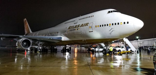 Boeing 747-400 (N322SG) - Buffalo Bills football team charter from Cleveland back home to Buffalo. August 18th, 2018