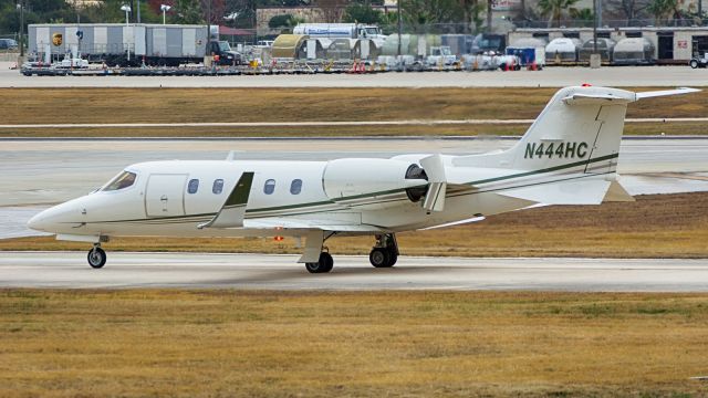 Learjet 31 (N444HC) - Taxiing to 22.