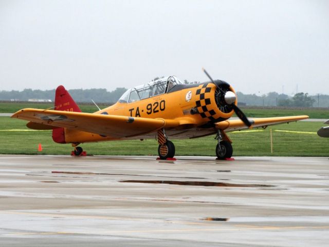 North American T-6 Texan (N55720)