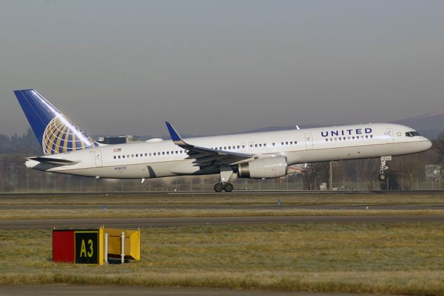 Boeing 757-200 (N18112)