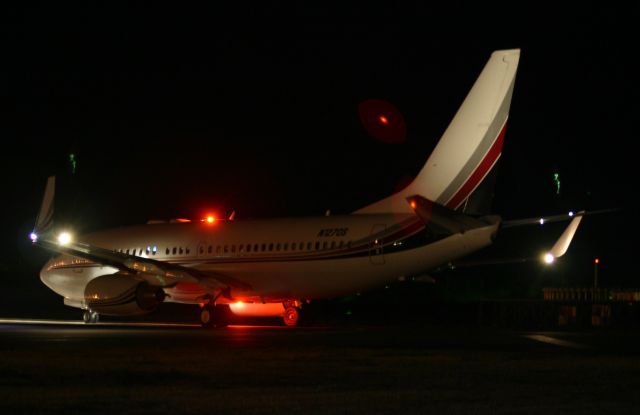 Boeing 737-700 (N127QS)