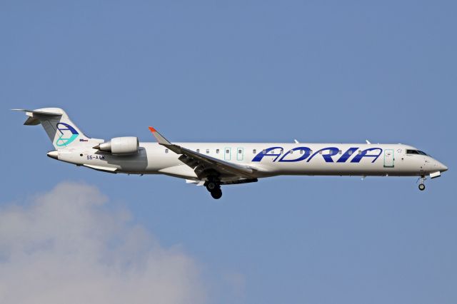 Canadair Regional Jet CRJ-900 (S5-AAN)