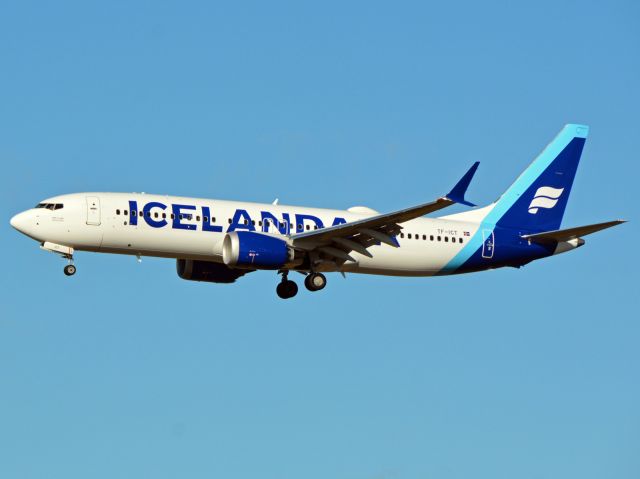Boeing 737 MAX 8 (TF-ICT) - RWY22L