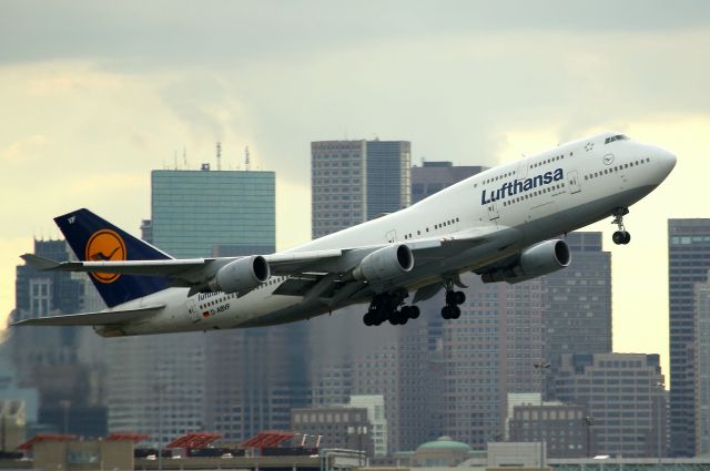 Boeing 747-400 (D-ABVF) - Lufthansa 423 Heavy departing on 4R (9/2/12)