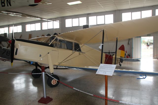 De Havilland Hornet Moth —