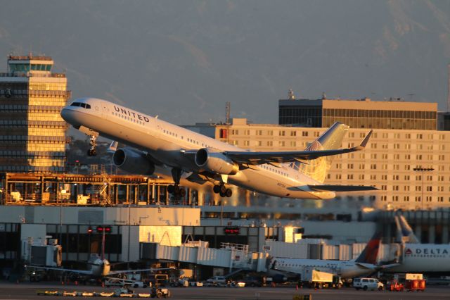 Boeing 757-200 (N17126)