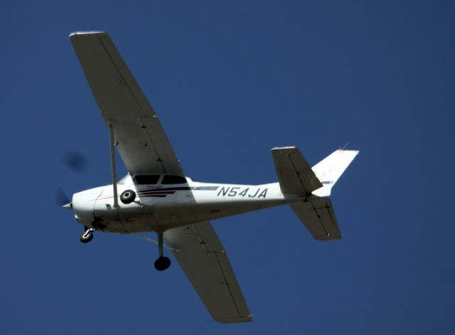 Cessna Skyhawk (N54JA) - Taking Off, Circling airport .. Possibly making Touch and Go, Practices