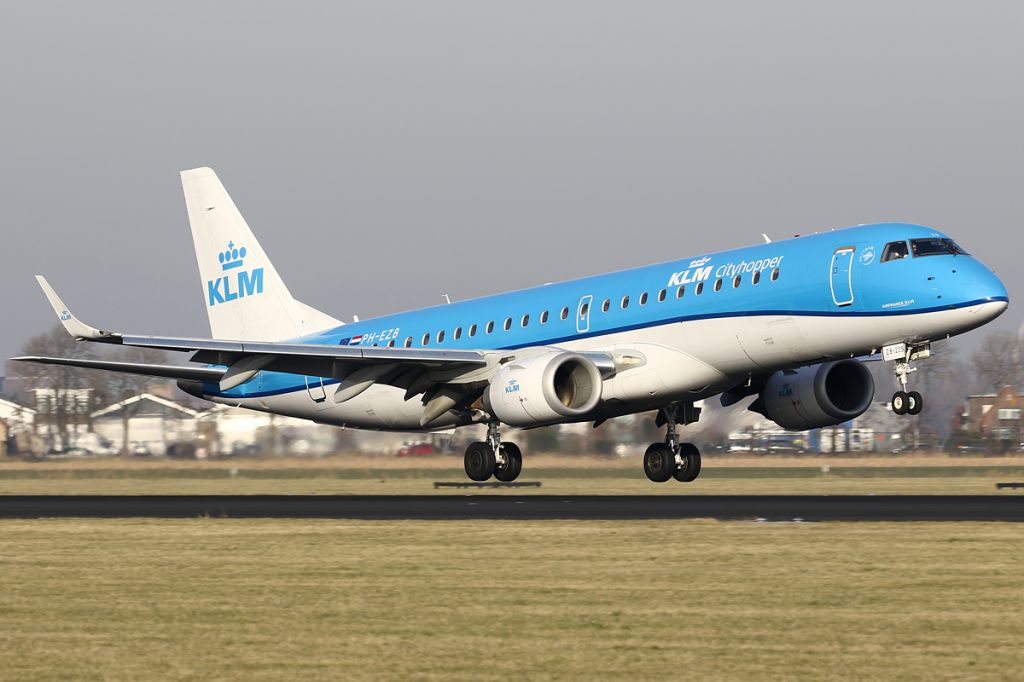 Embraer ERJ-190 (PH-EZB)