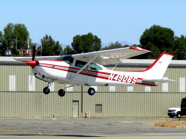 Cessna Skylane RG (N4906S) - Taking off RWY 24