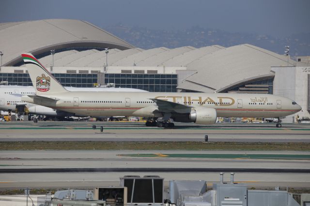 BOEING 777-300ER (A6-ETR)