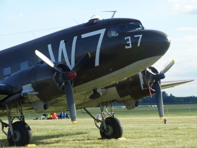 Douglas DC-3 (N345AB)