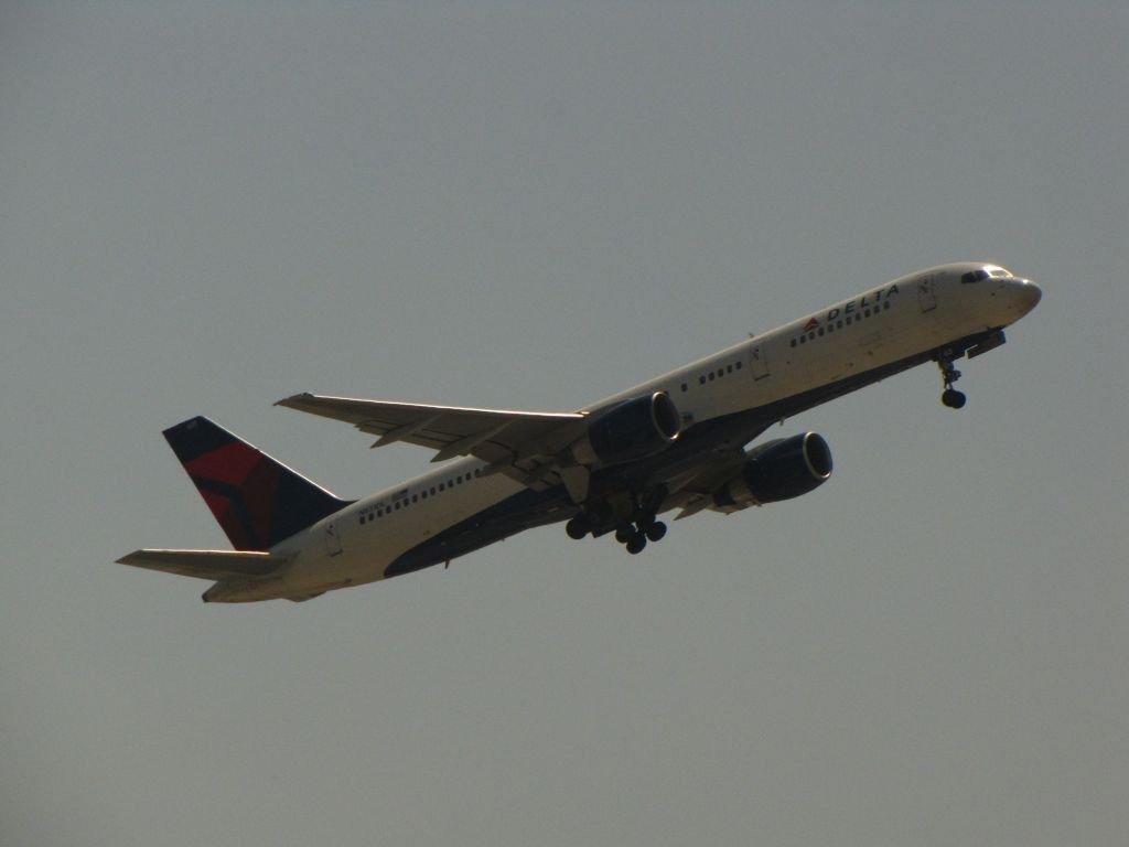 Boeing 757-200 (N631DL)